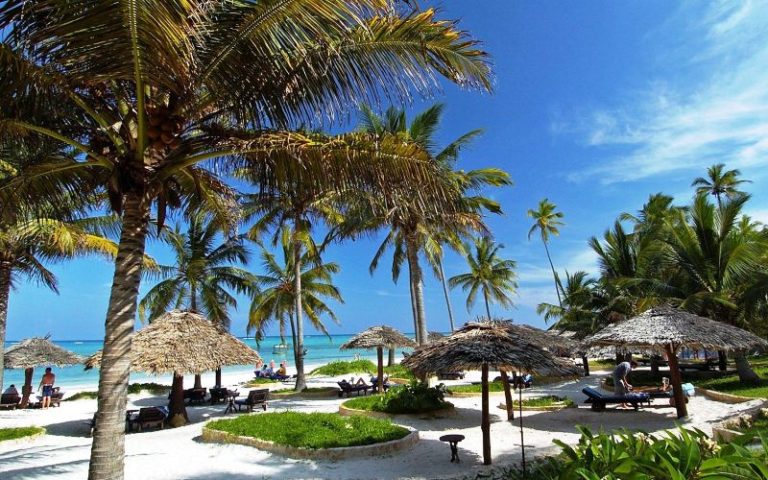 Breeze Beach Club | Zanzibar